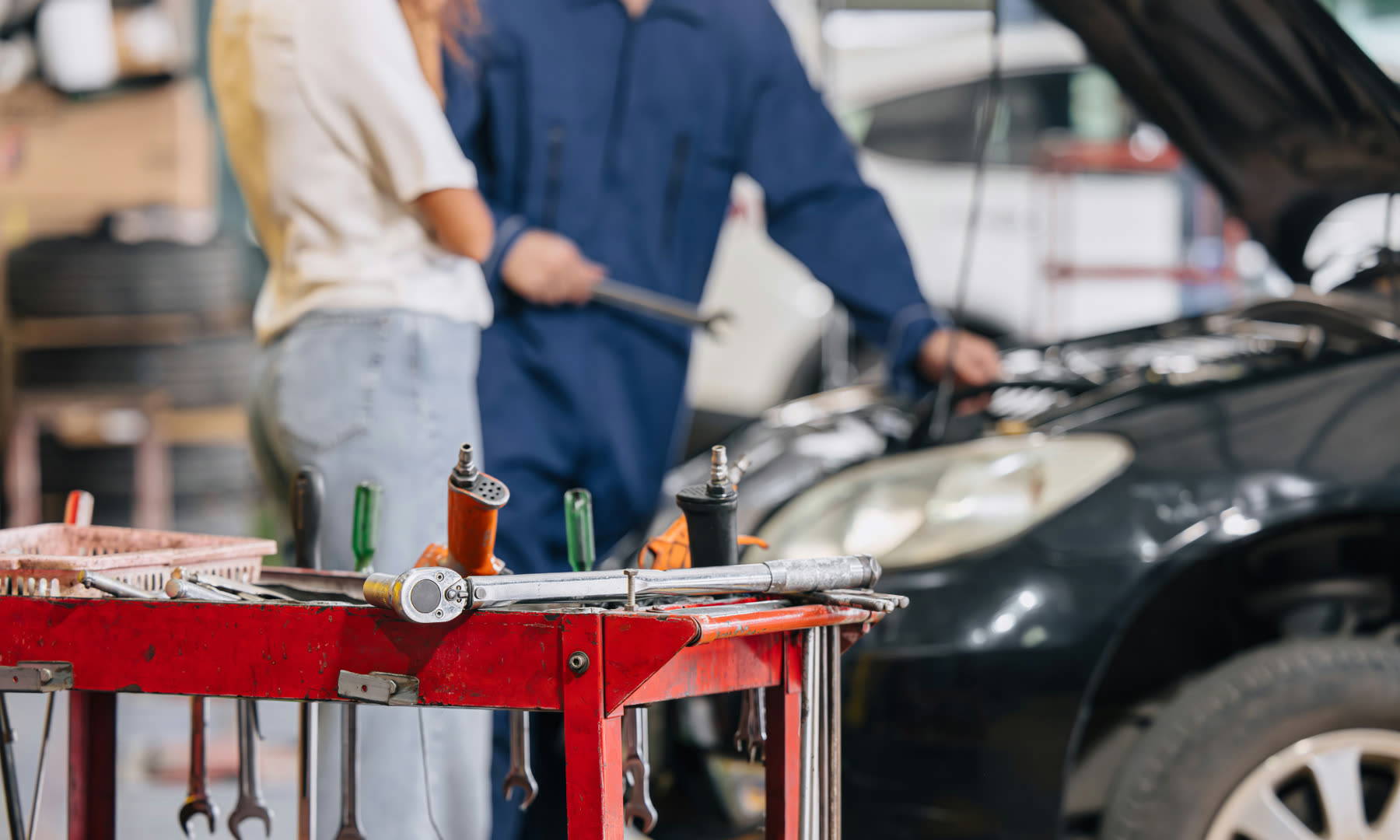 A customer going over a repair with a technician